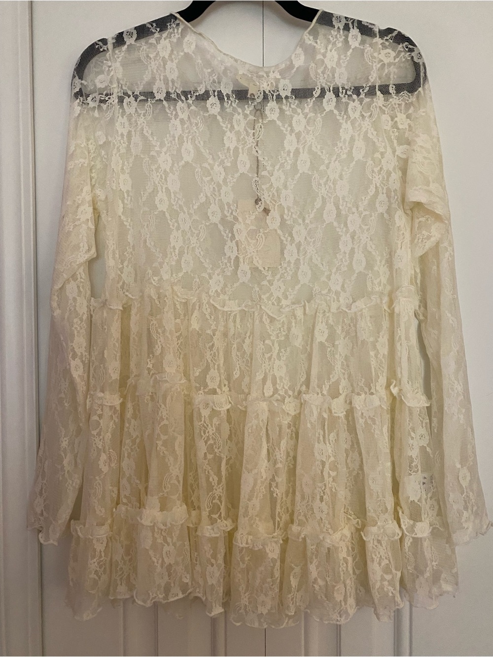 easel Cream Lace Tiered Ruffle Long-Sleeve Blouse - Picture 4 of 8
